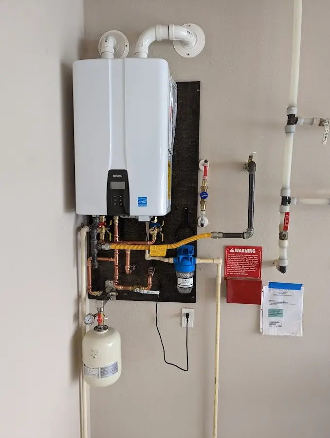 Professional plumber installing copper piping in a Upper Dublin home